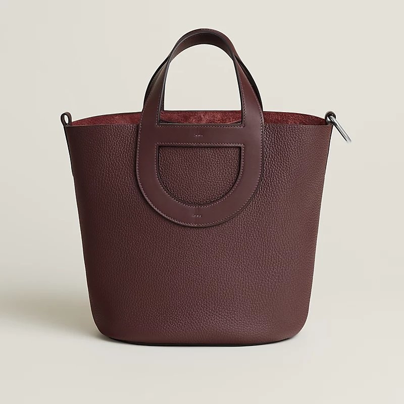 酒紅色的Hermès In the Loop 23 Bag。