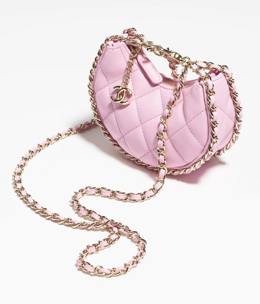 CHANEL Clutch With Chain