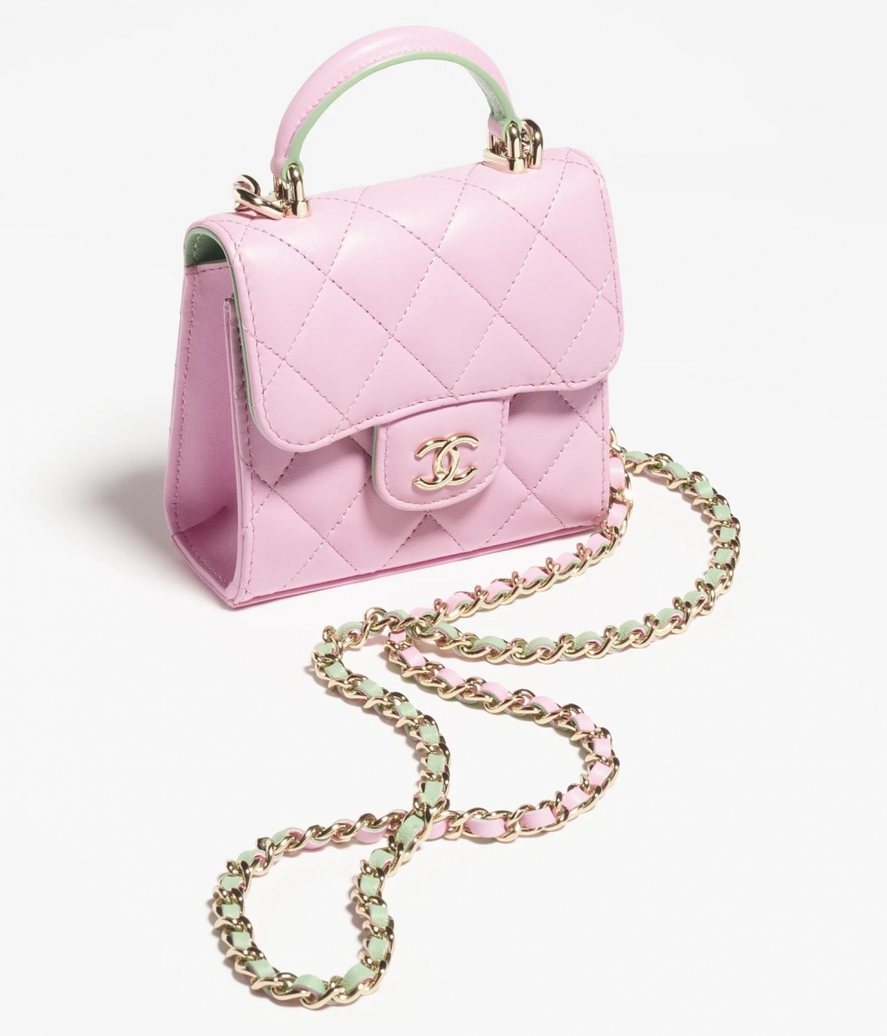 賦予一個短手提當作晚宴包也相當合適。