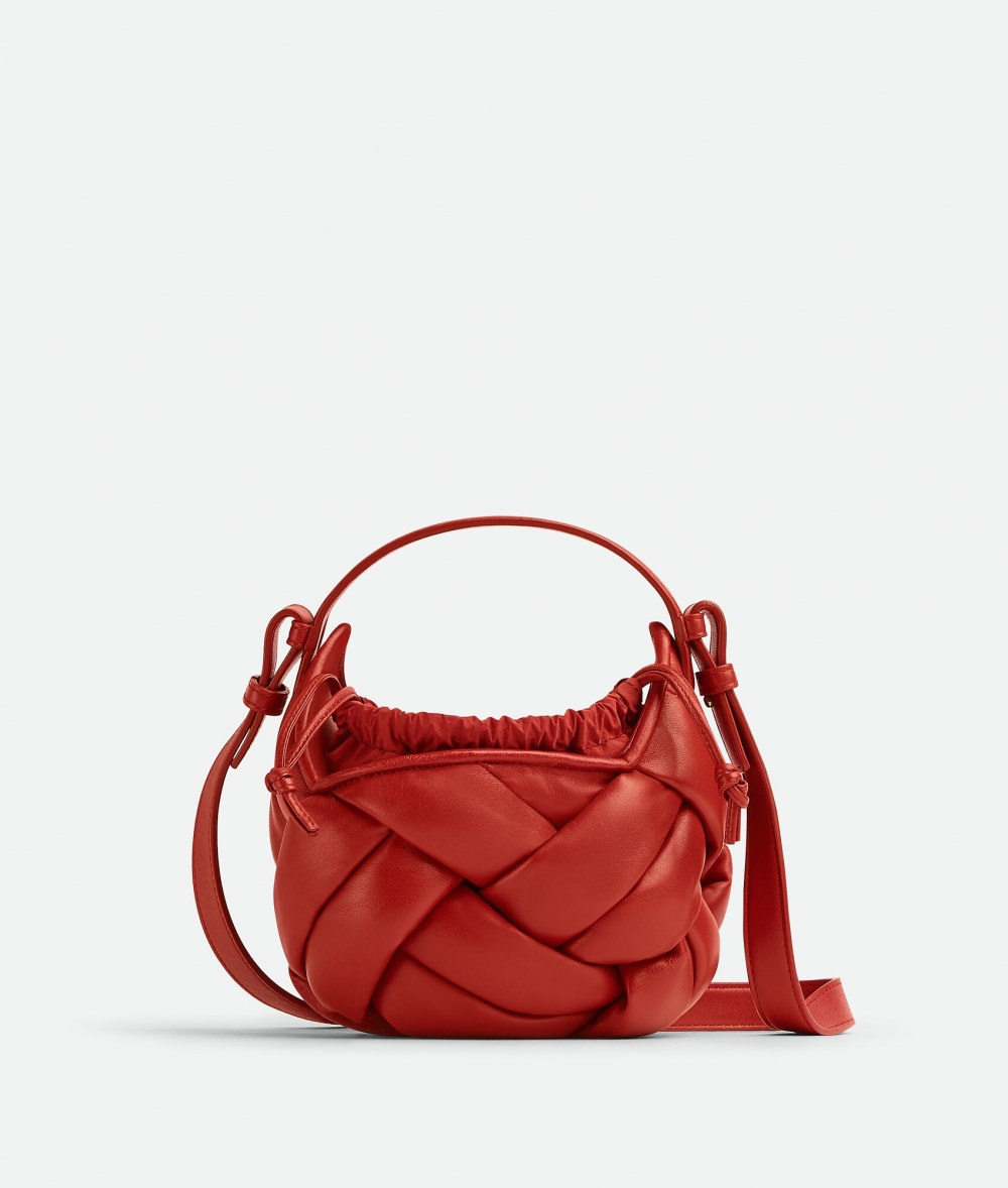 Bottega Veneta延續經典的編織工藝美學