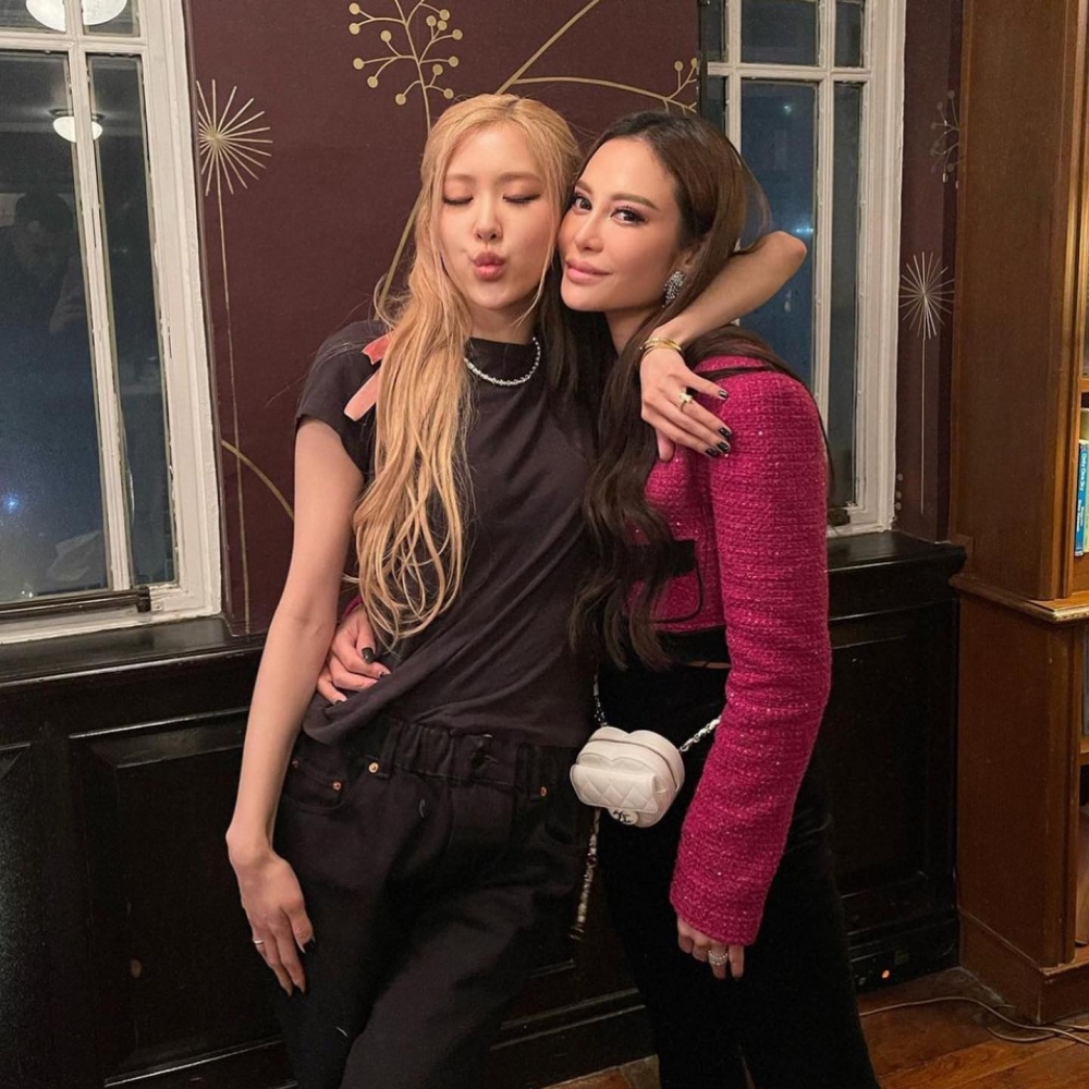 Rosé與林心兒開心合影