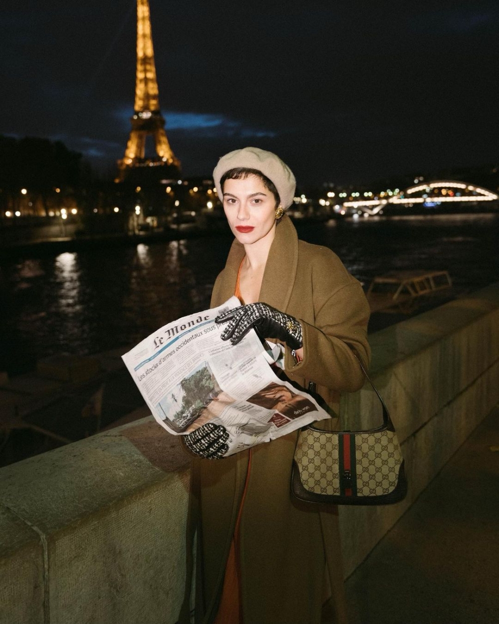 貝雷帽的點綴是優雅又高級。