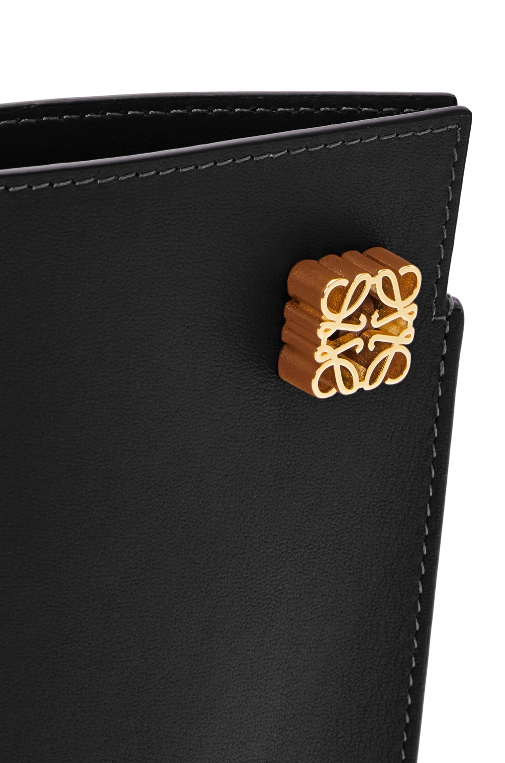 側上採用Anagram骰子元素點綴。