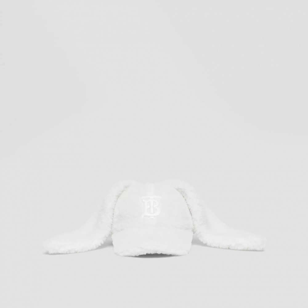 造型感十足的Rabbit Detail Fleece Baseball Cap。