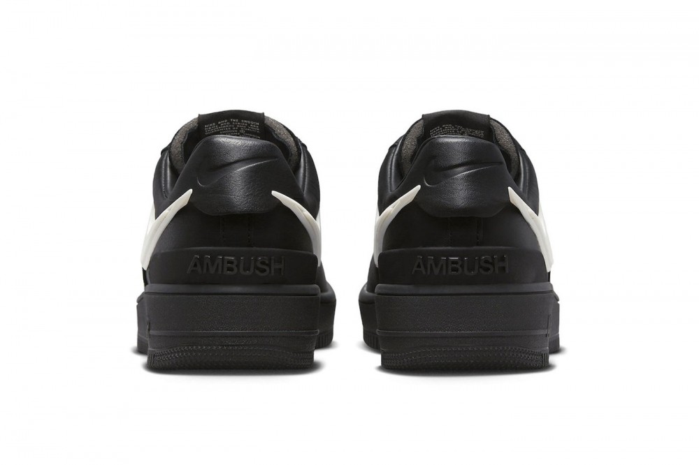 同樣有AMBUSH標誌