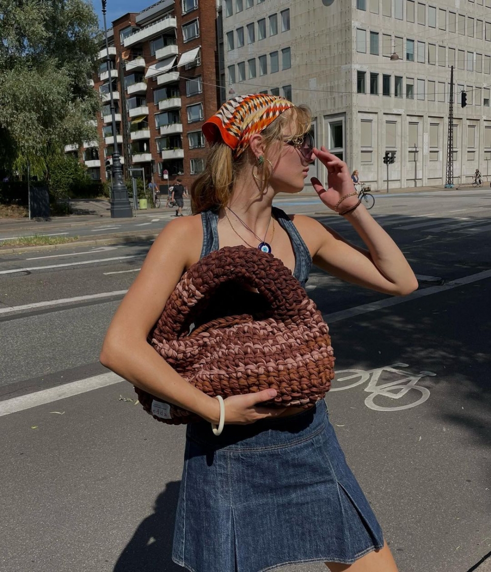 想入手一款時髦的針織包，也能到丹麥製造的小眾品牌「edda .」逛一逛。