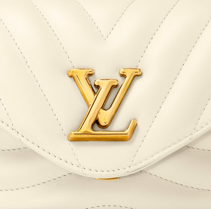 藏在Louis Vuitton「Hold Me」手提包，時髦登場。