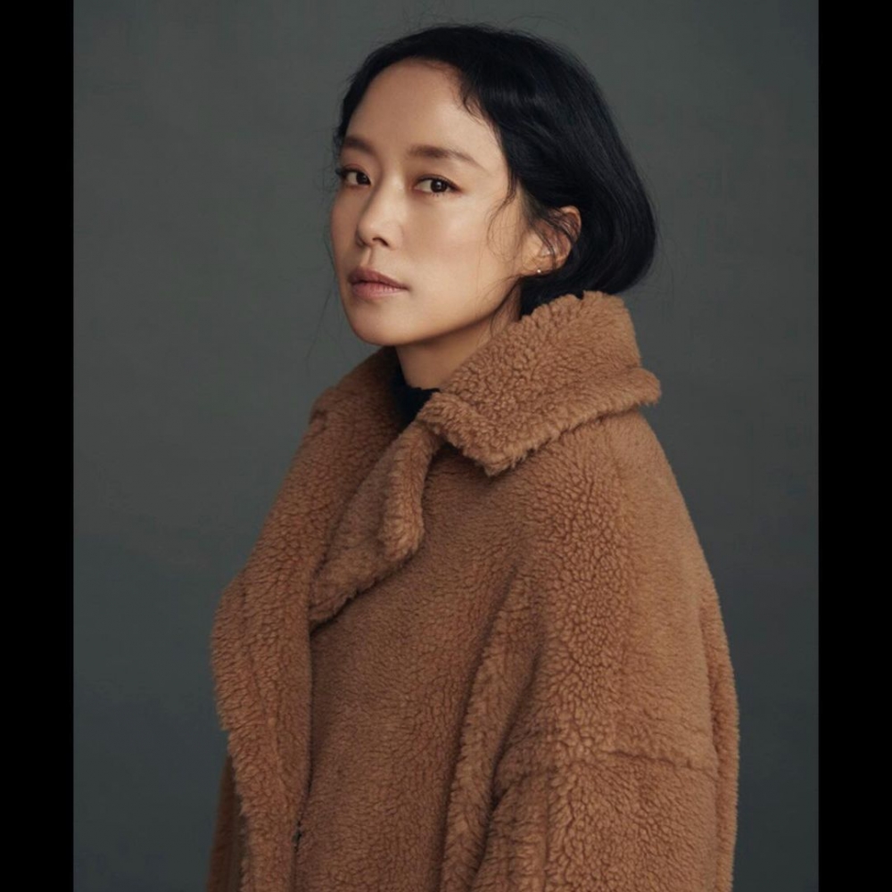 縱然臉有細紋，但全度妍的肌膚仍是透亮有光澤。