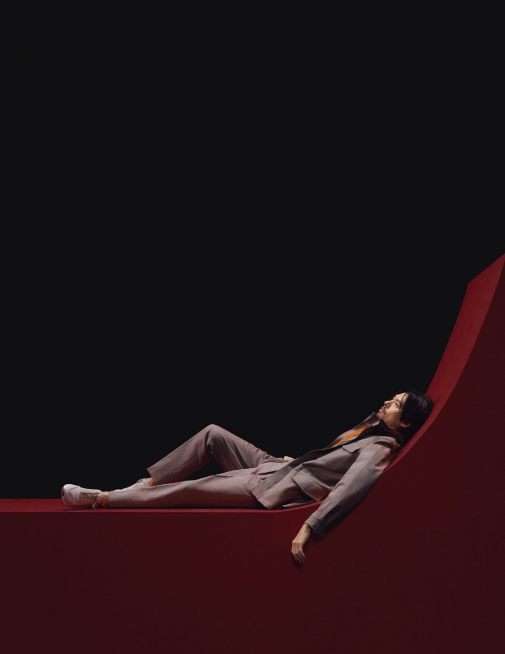 在這次的形象照之中，我們看見他不同的嘗試。