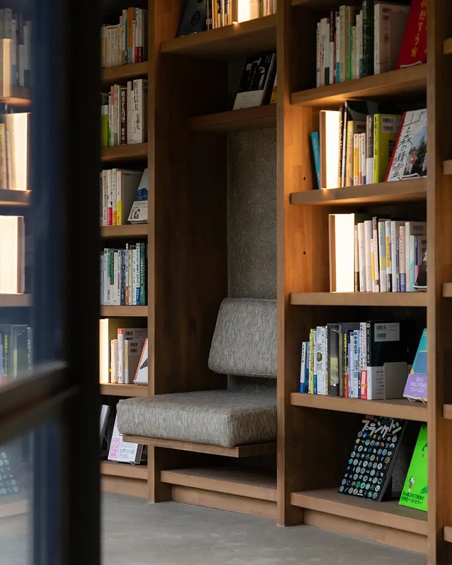 找一個角落,靜靜閱讀。