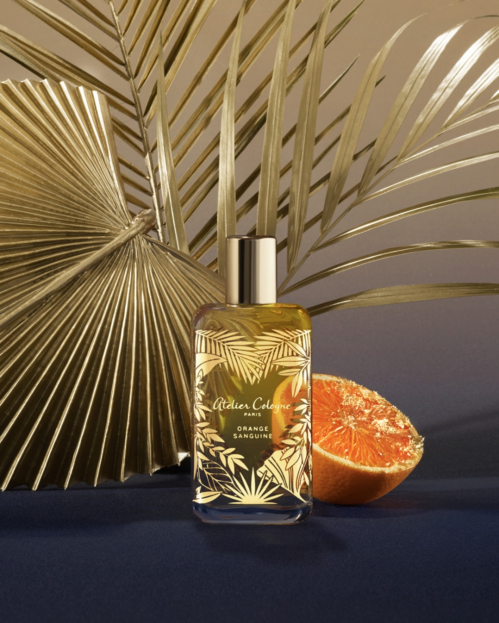 極致奔放,顯盡氣派的黃金色調香水。