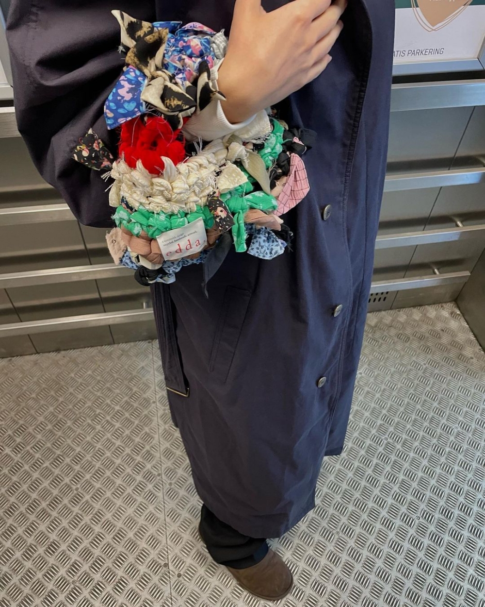 特別版本的手袋設計出自於環保的概念。