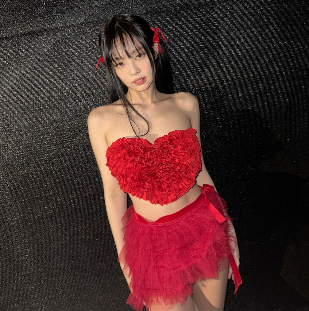 Jennie的髮帶造型