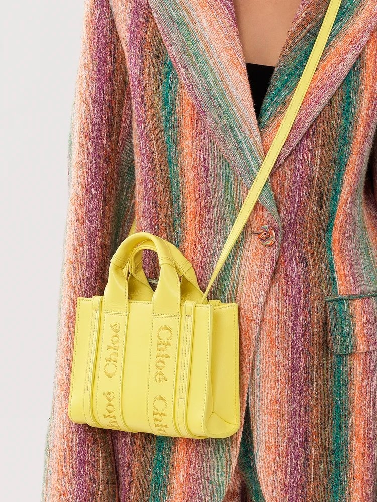 搭配在穿搭之中有種畫龍點睛的效果。