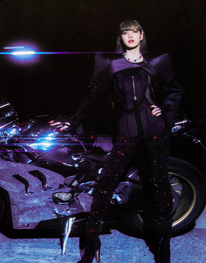 擁有高人氣的BLACKPINK Lisa也曾穿上他的設計。