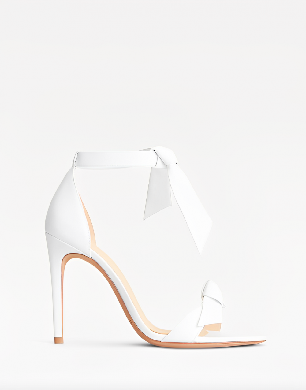 有著簡約設計的Clarita 100 White Sandal。