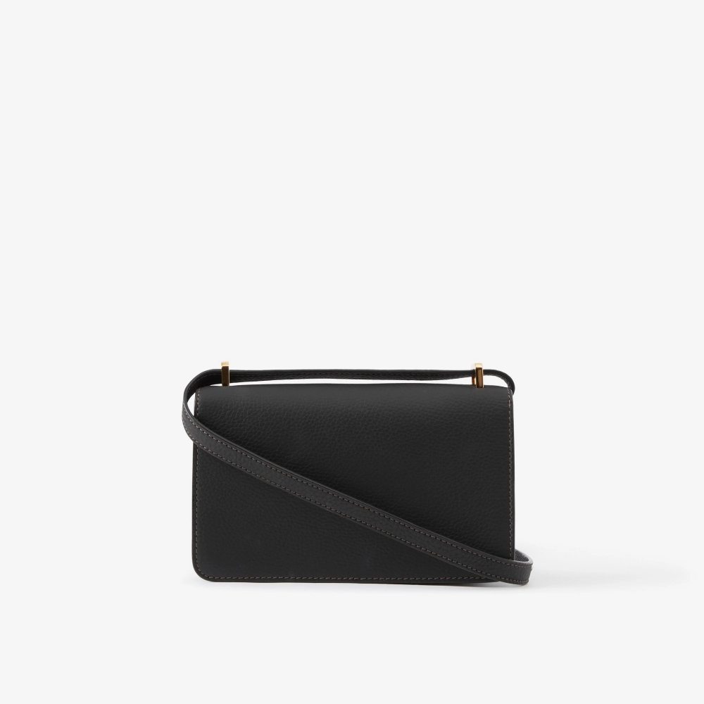 皮革肩揹帶滿足對於斜跨揹或是肩揹的需求。