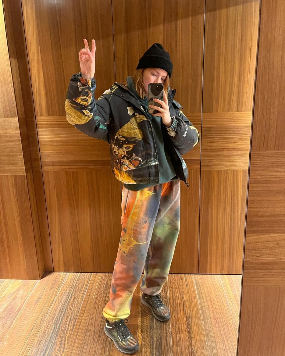 街頭風的穿搭也相當時髦。