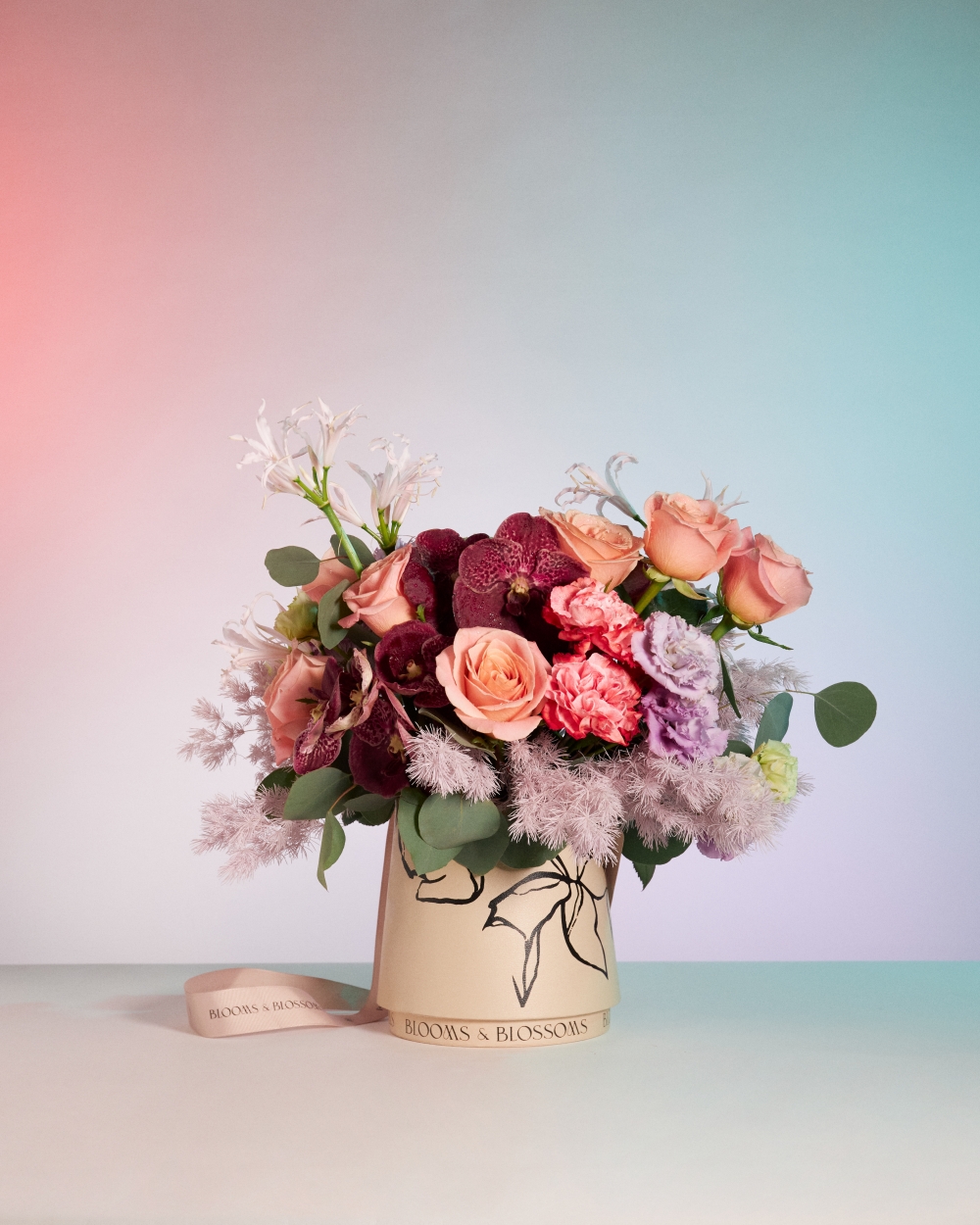 BLOOMS & BLOSSOMS推出的Bloom Bucket - Aurora Glow。