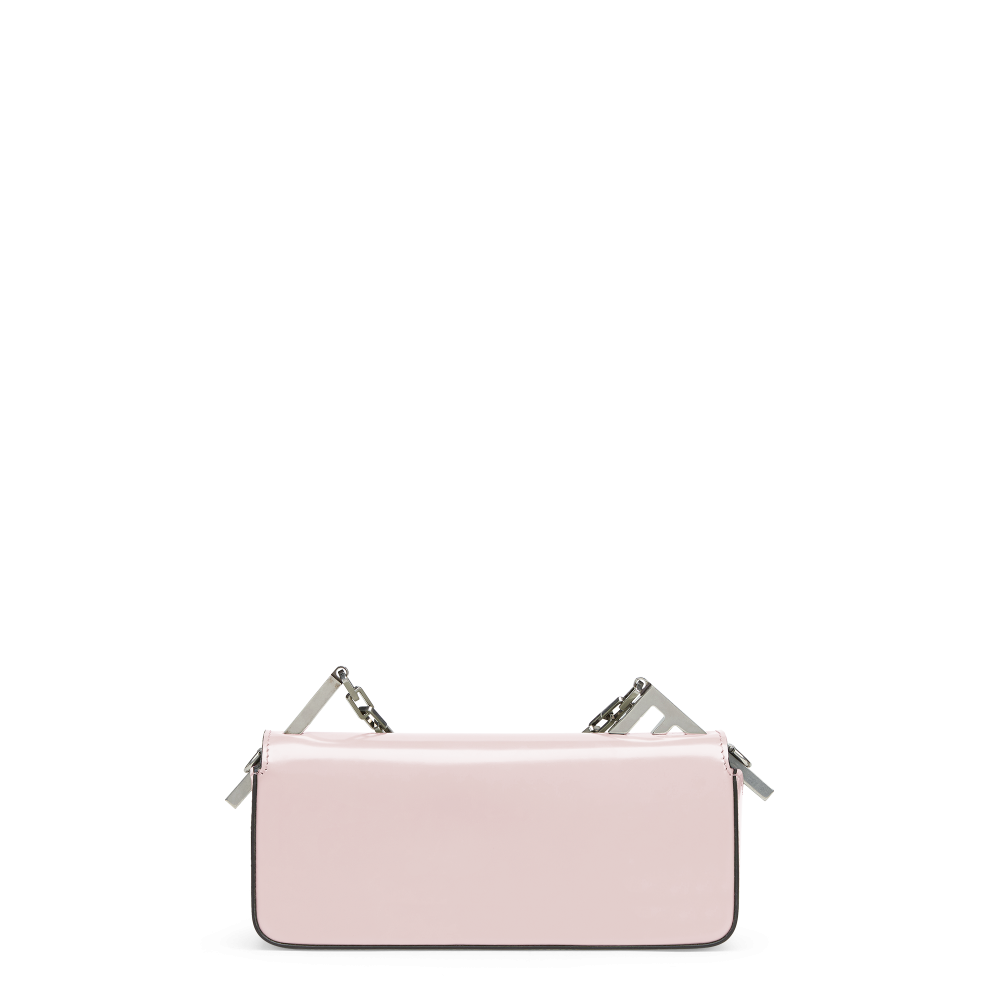 散發極具當代感的魅力