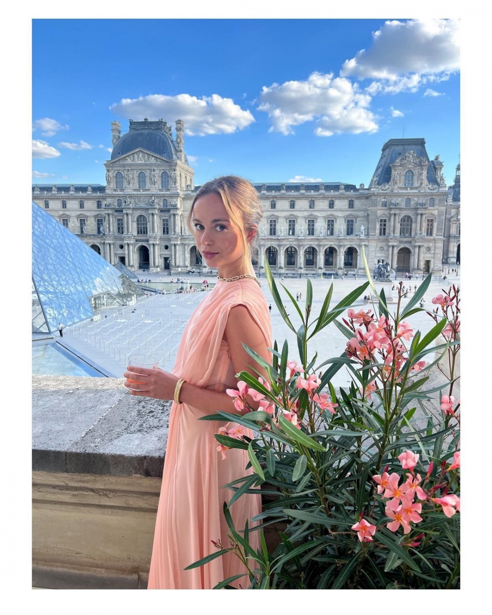 強大皇室氣場看起來精緻又高雅