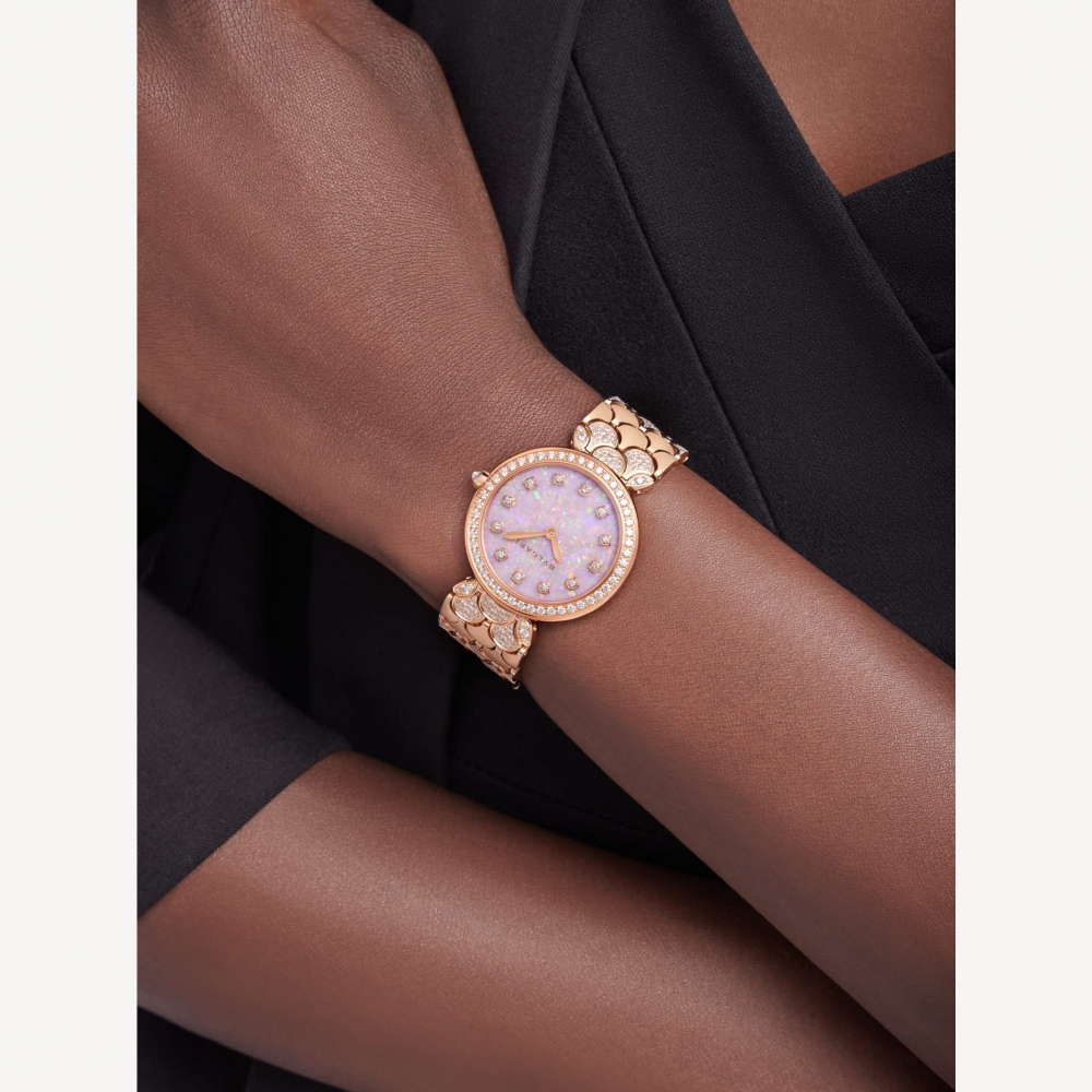 粉紅色蛋白石錶盤綴以12個鑽石時標