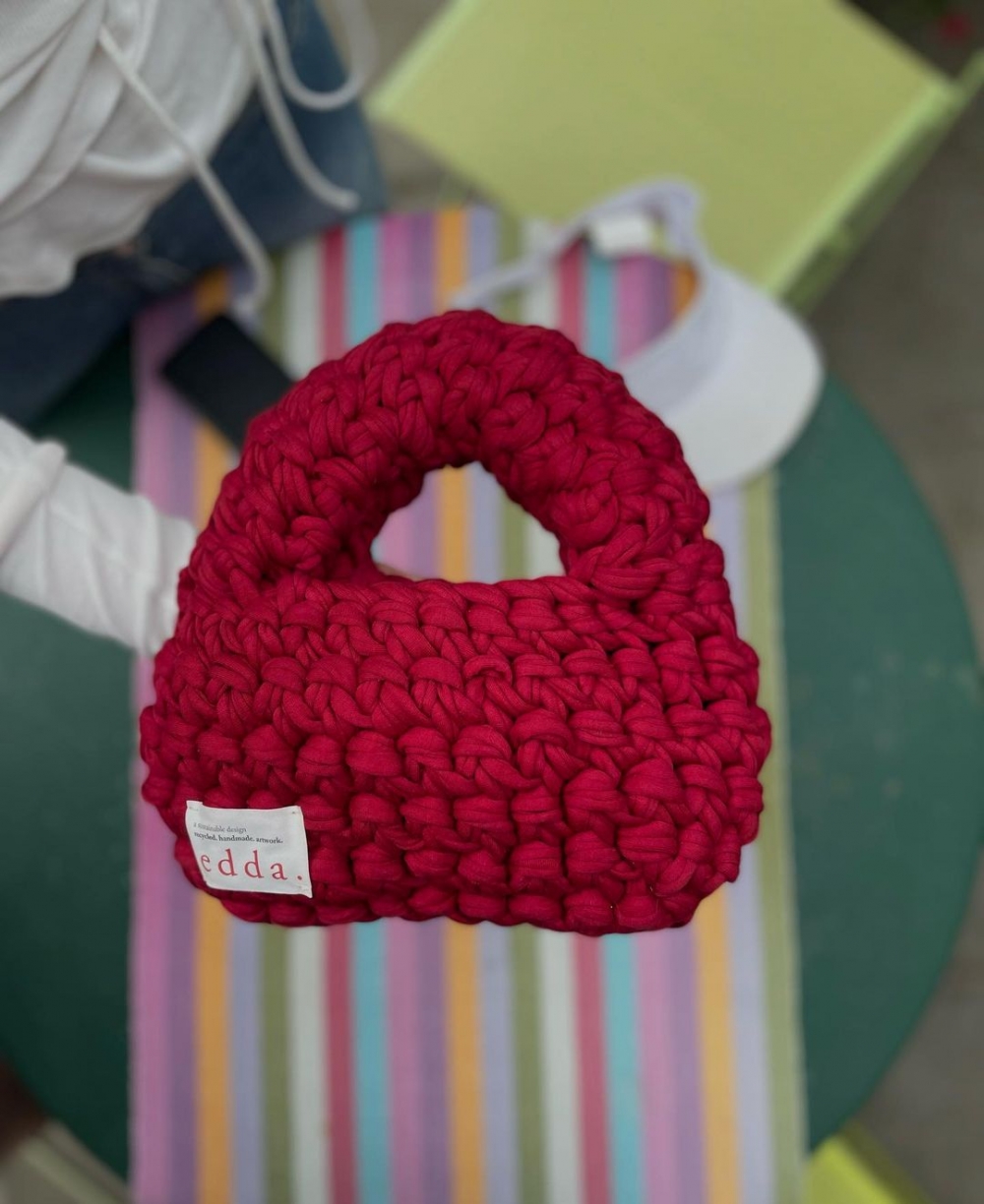 也有推出可愛的迷你手袋。