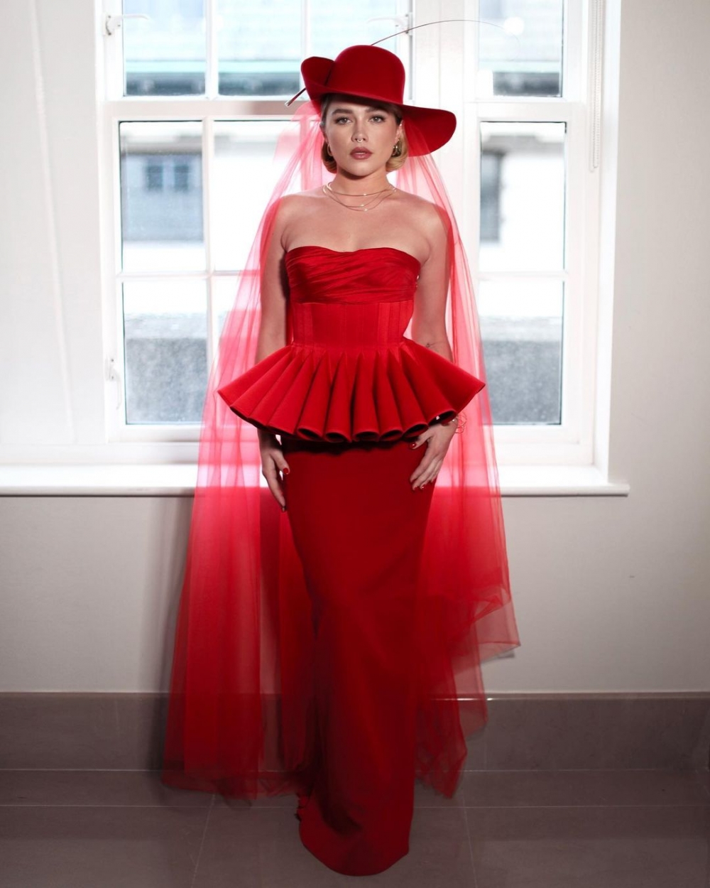 她身上的禮服出自Robert Wun SS23 Couture Collection的設計。