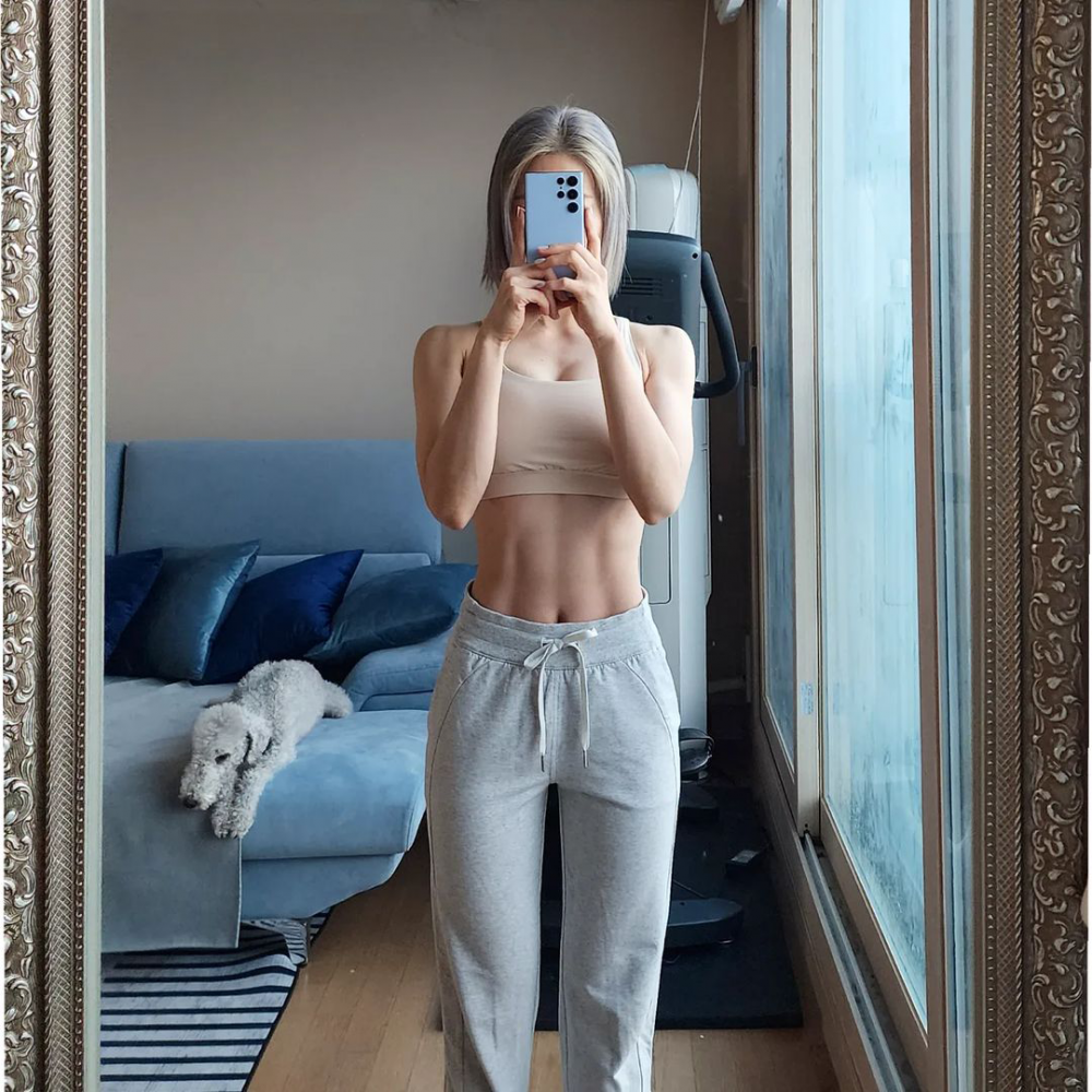 沈音燈經常都會在IG中展露其川字腹肌。