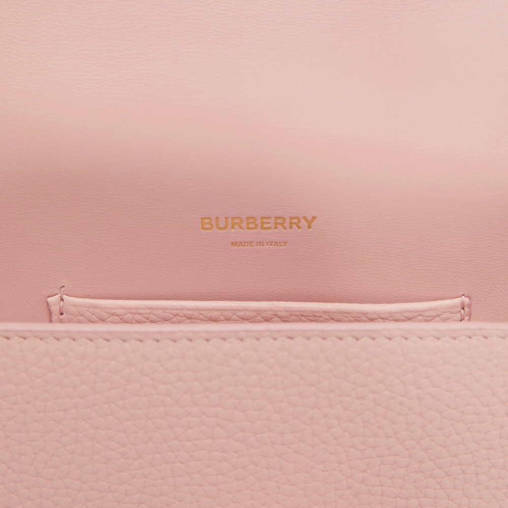 主空間之外另外配有2個內部卡片夾層。