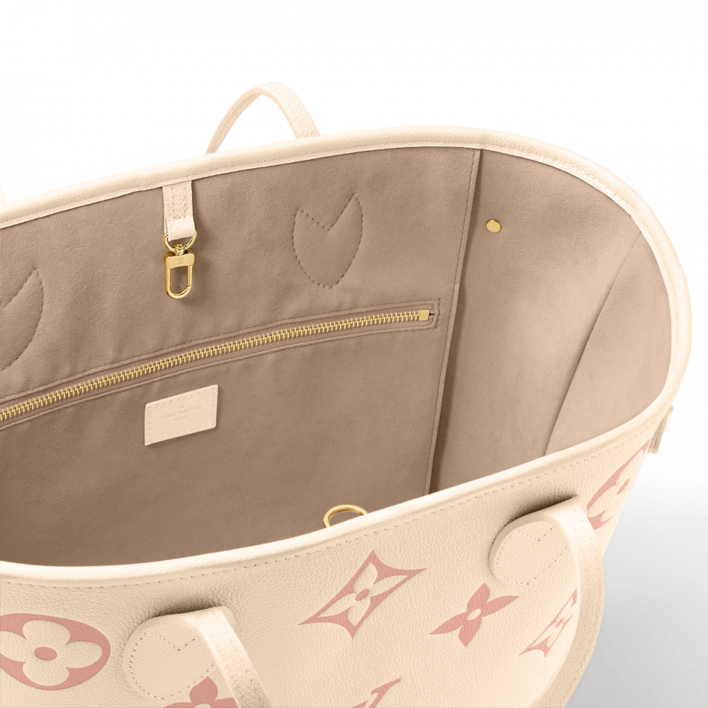 手袋容量寬敞,以鉤扣開合