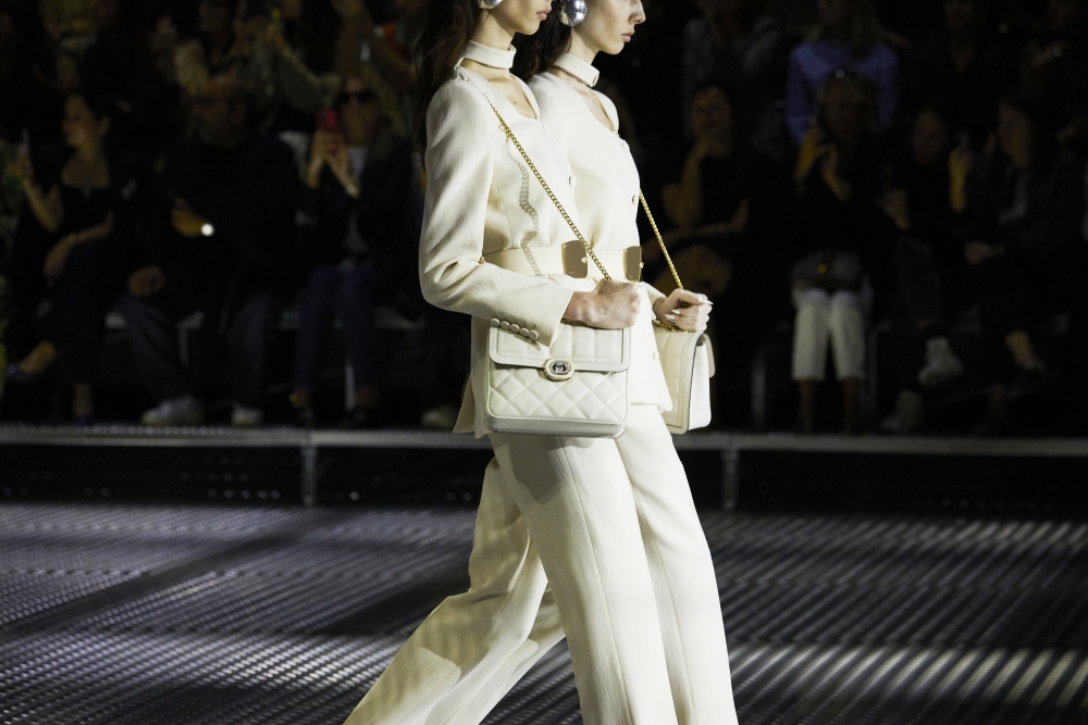 當時在秀場上登場時就吸引到大家的目光。