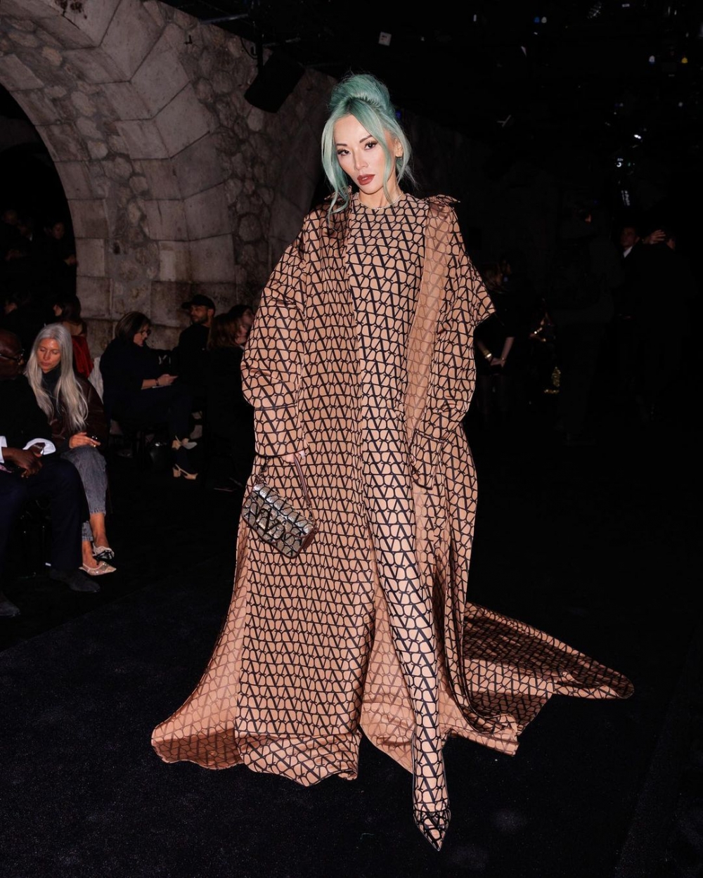 經常受邀至各品牌時裝周