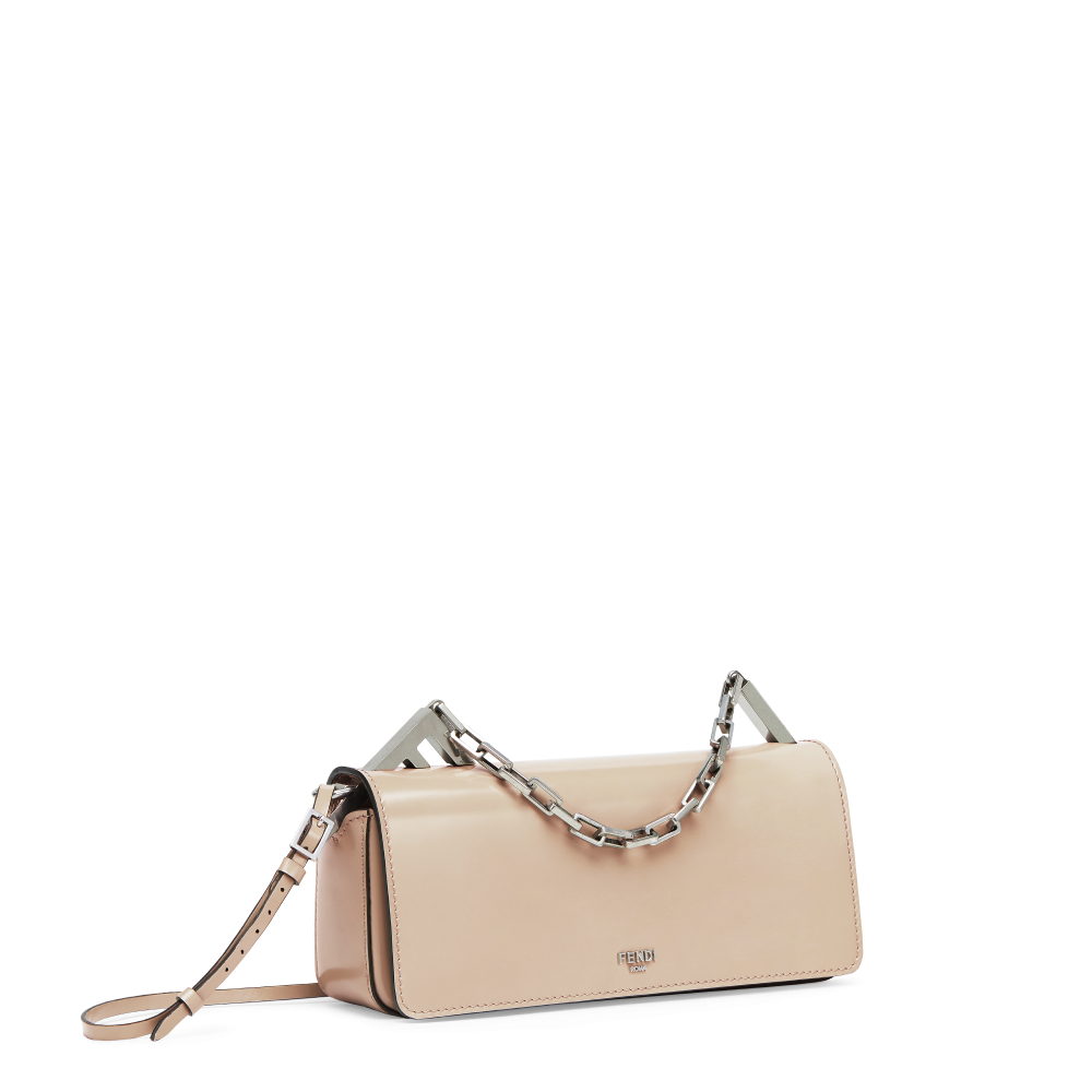 增添銀色提把變得更加閃爍耀眼