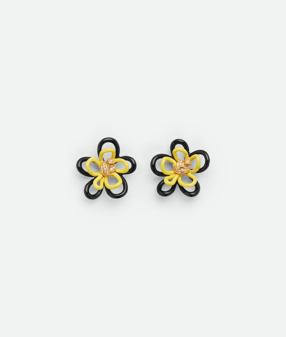 小巧花朵設計的Wire Stud Earrings。