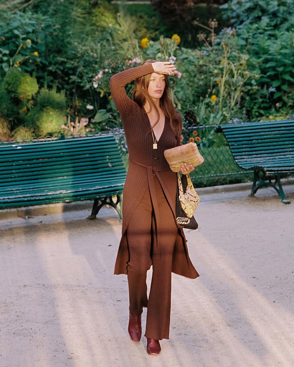 她也為Rouje拍攝形象照，並維持多年的合作關係。