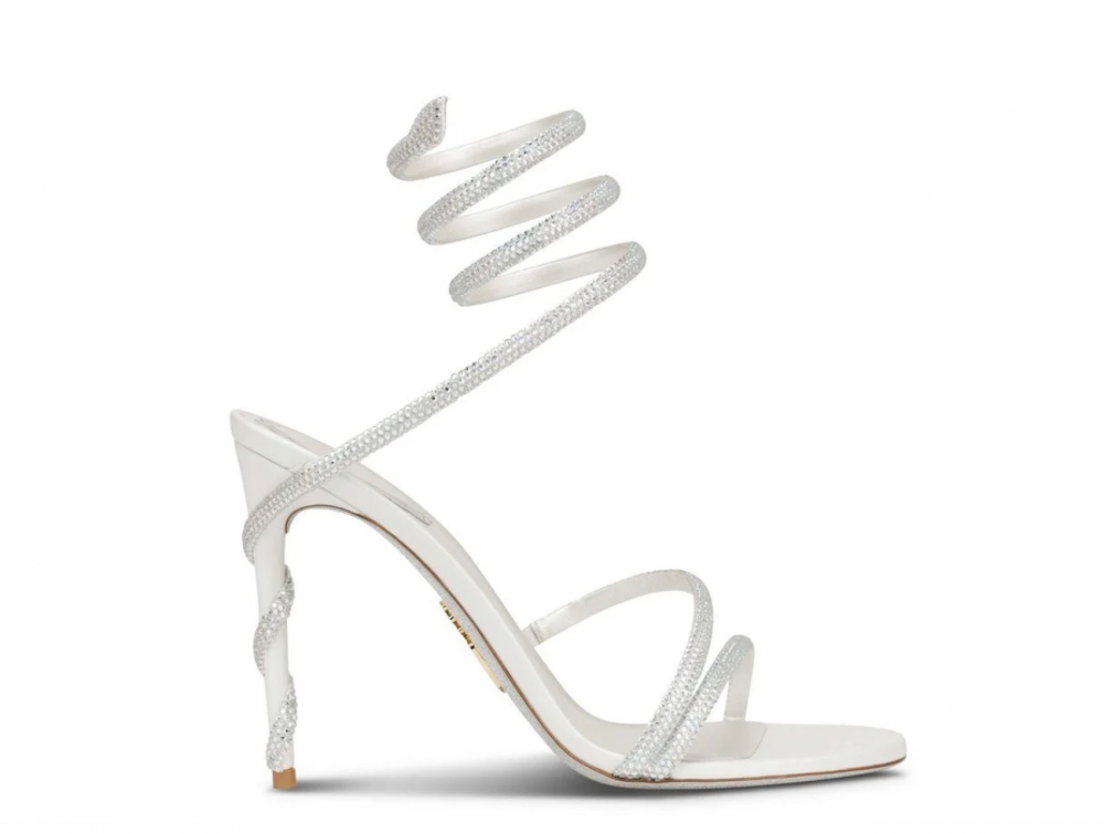 有著性感設計的Rene Caovilla Ivory Crystal Sandal Margot 105。