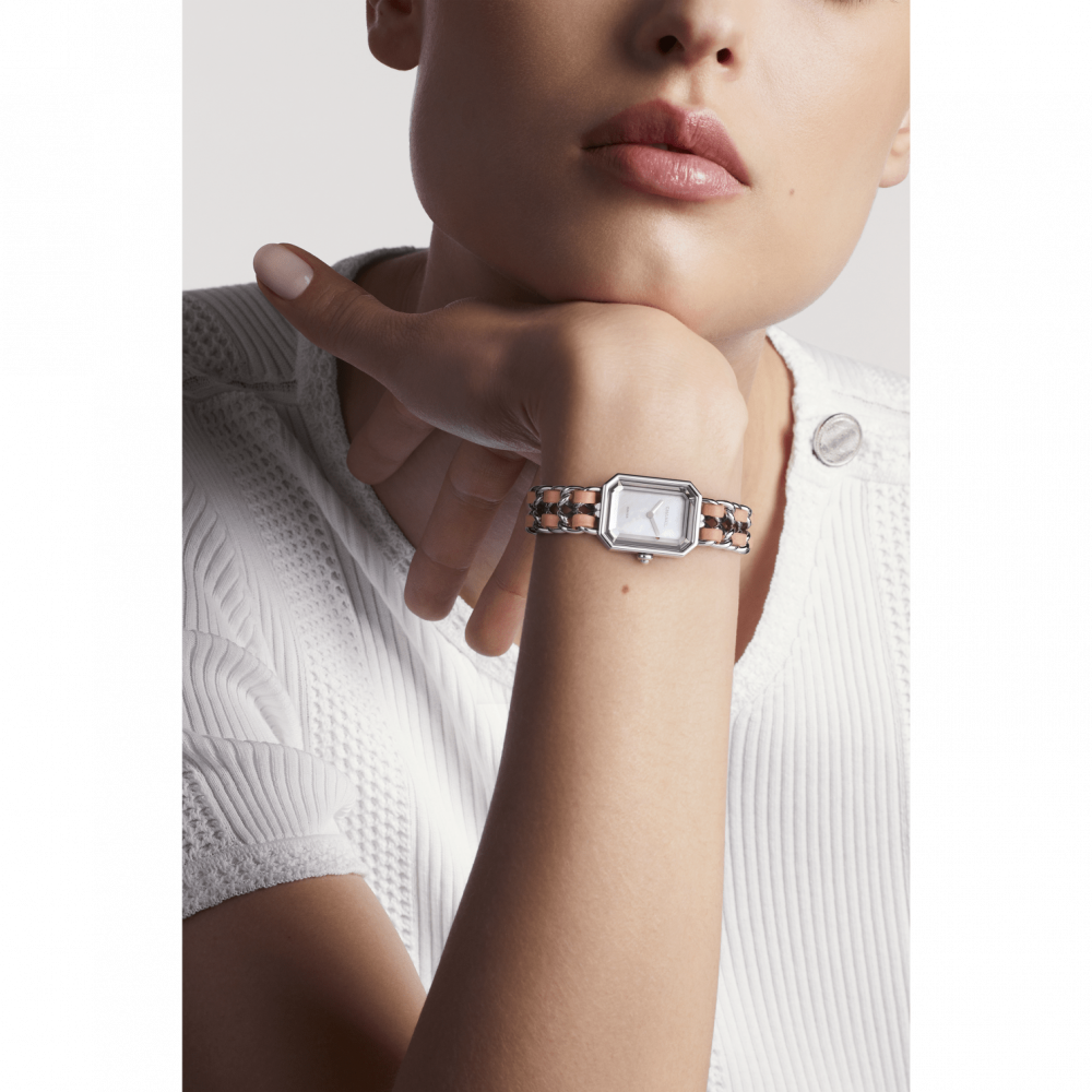 讓粉紅有了成熟女人的高雅樣貌