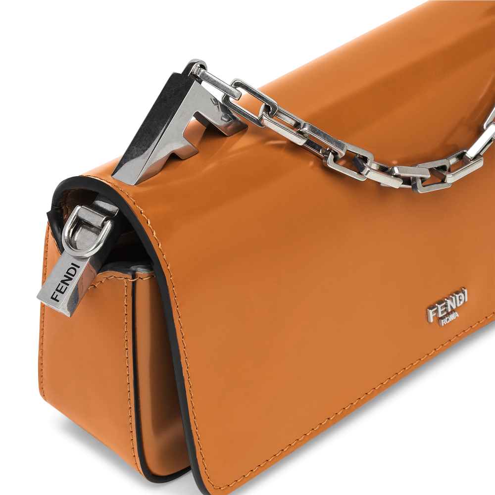 字母提把增添一抹裝飾藝術的迷人風采