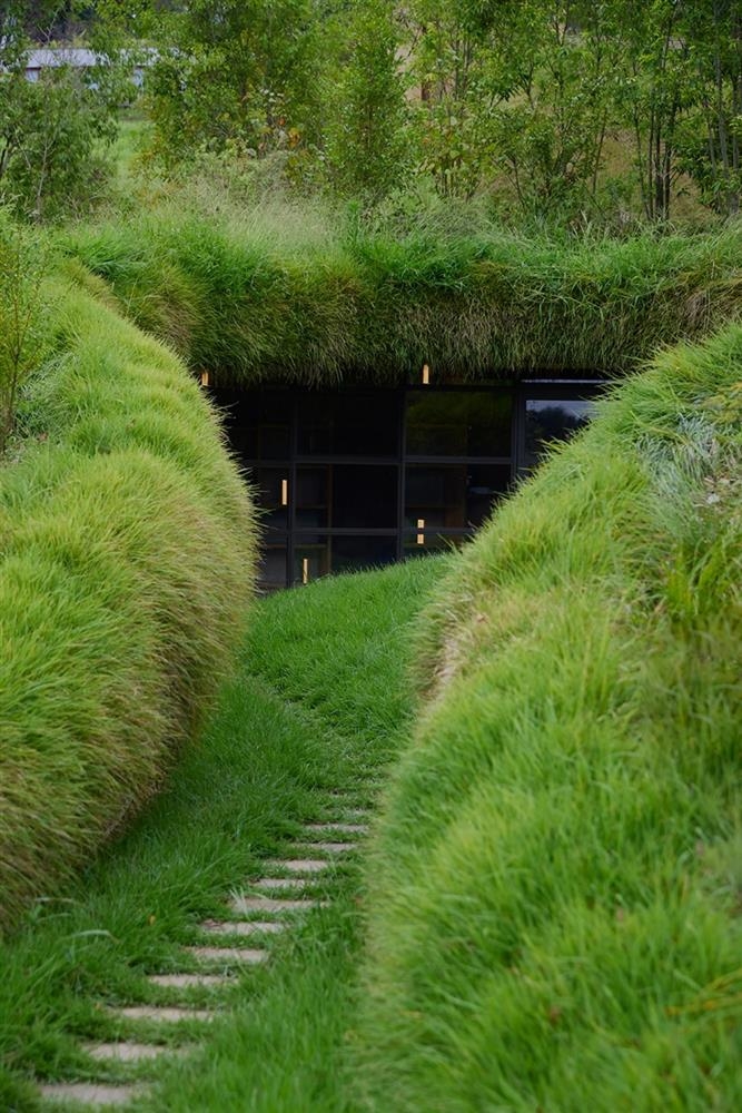「地下圖書館」的入口宛如電影場景。