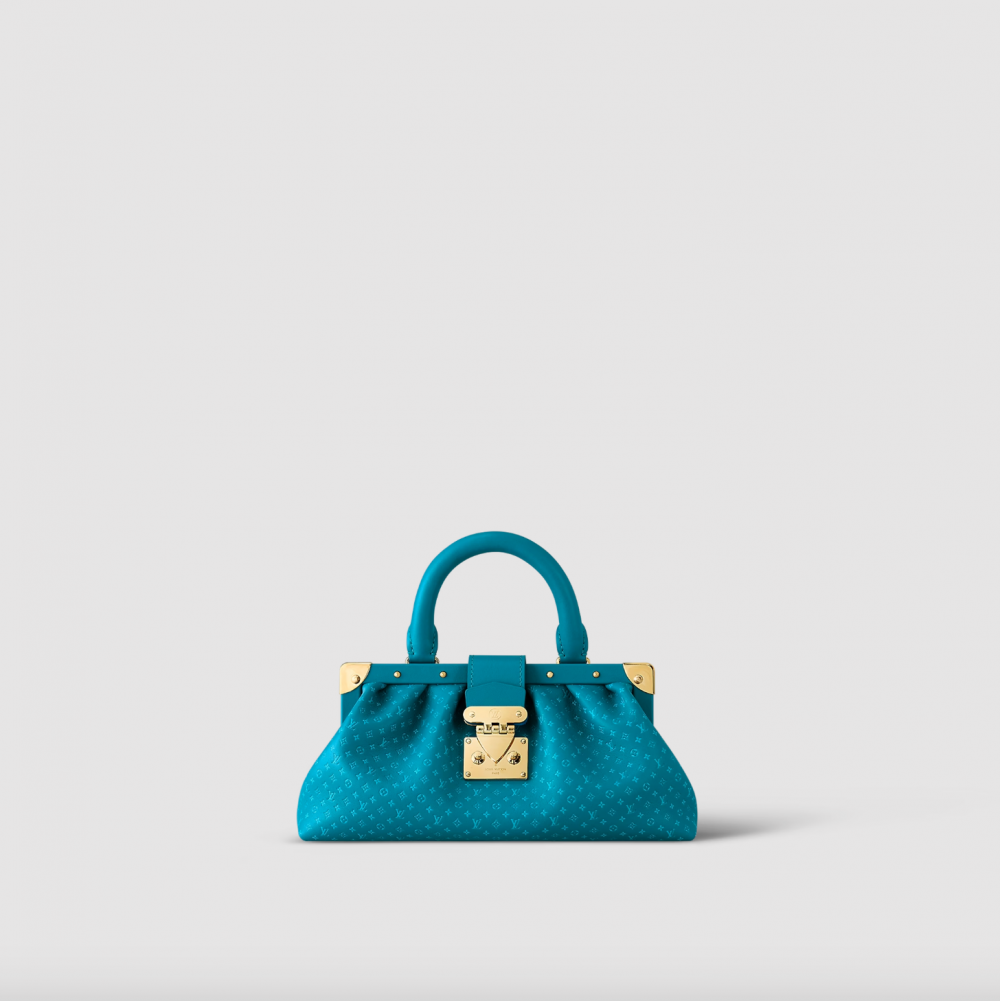 藍色的Monogram Clutch。