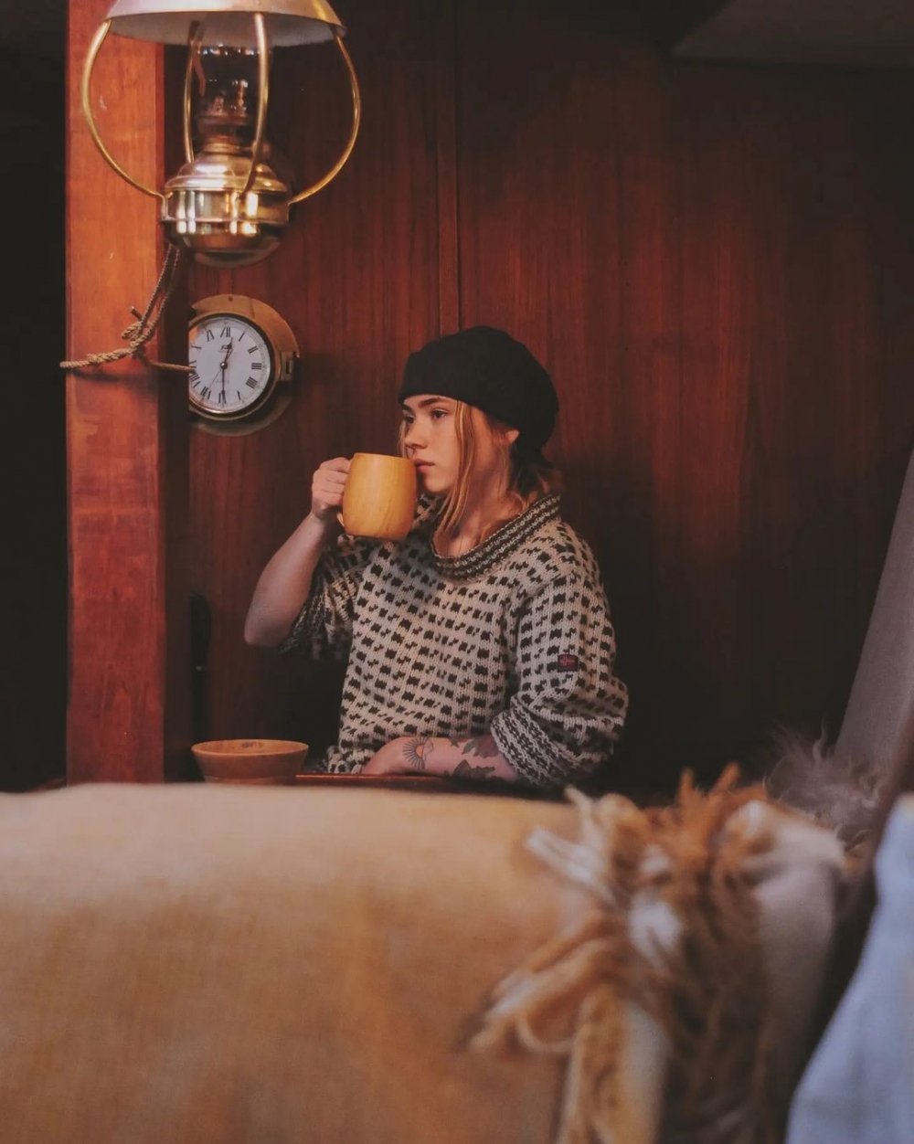 帆船與其說是一種交通工具，不如說更像是一個家