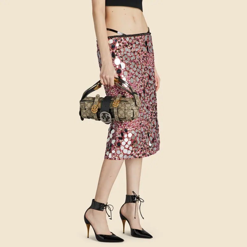 不同的搭配讓這款手袋看起來格外典雅。