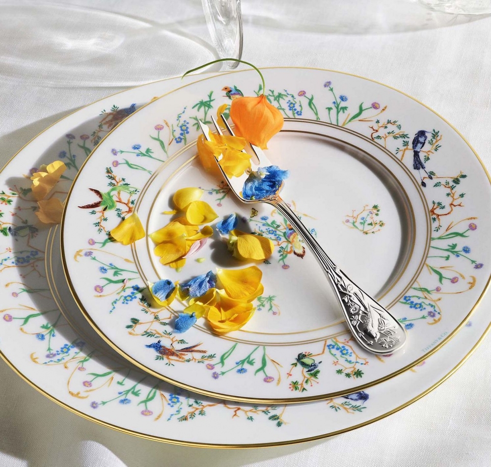 Tiffany & Co.搭配上鮮豔繽紛的色調,捕捉了自然世界的美麗