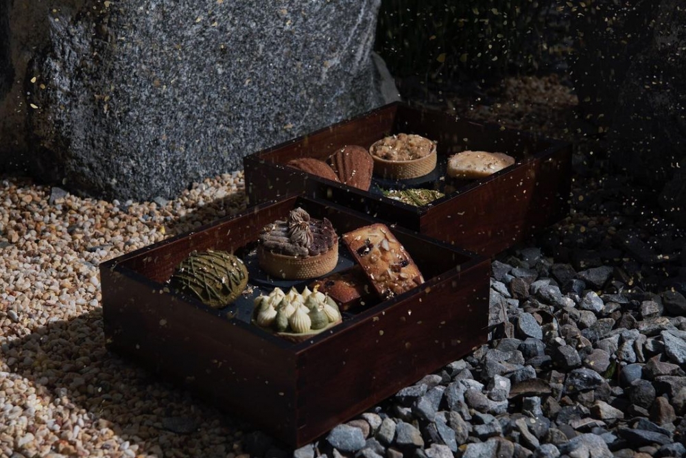 特別推出的枯山庭園金箔午茶組，每日限量供應。