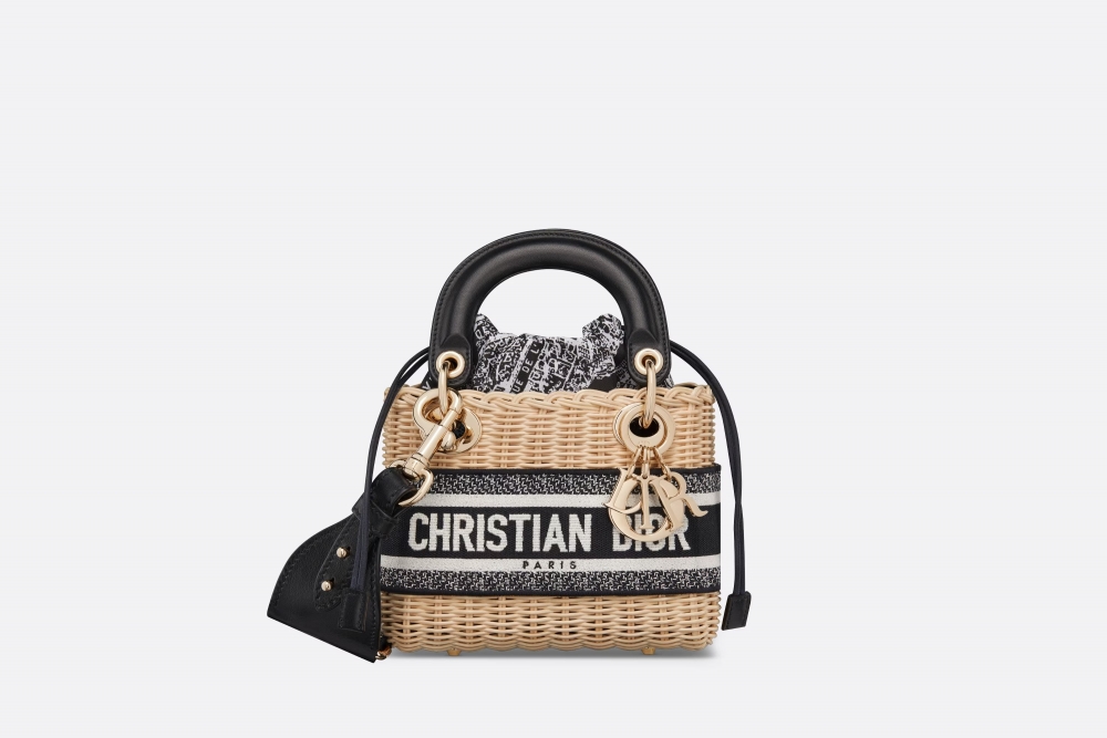 夏日度假必備的編織包。