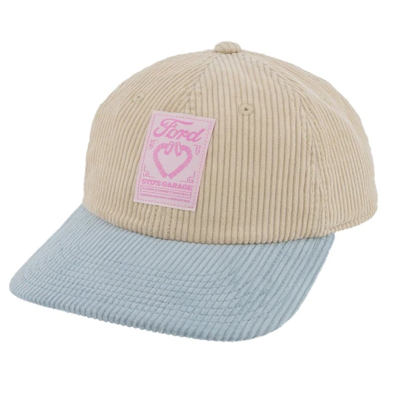 帥氣百搭的Ford x Sydney Sweeney Baseball Cap。