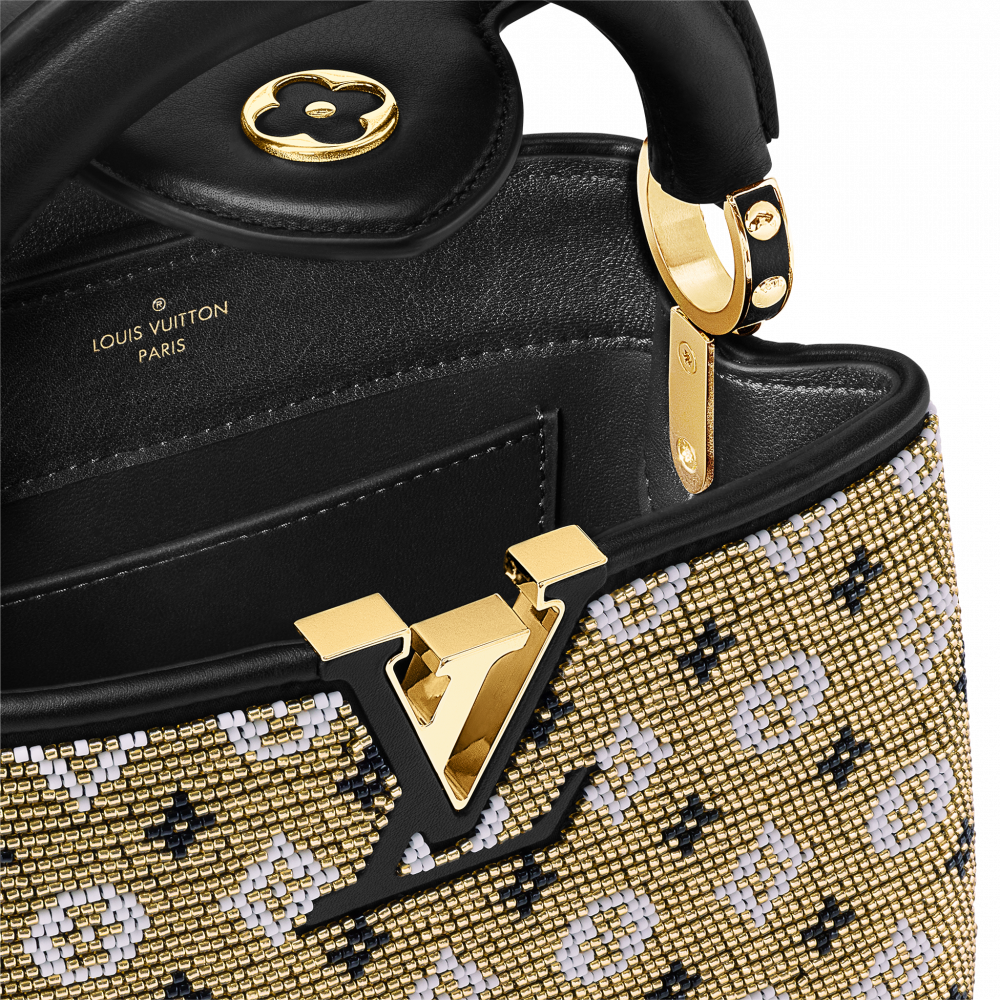 開合處點綴以Louis Vuitton標誌