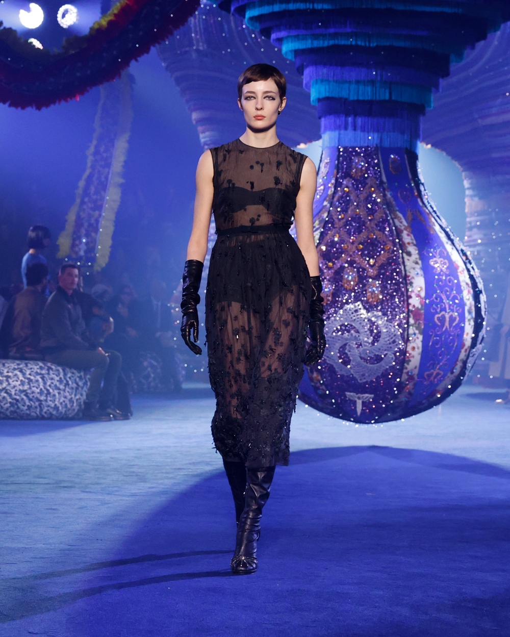 蕾絲設計展現出獨特的優雅氣韻