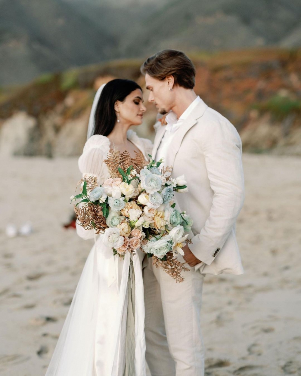 利用長絲帶呈現更有浪漫唯美的氣質。